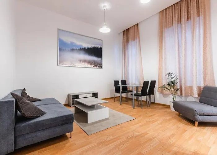 Family Apartment Next To Danube River